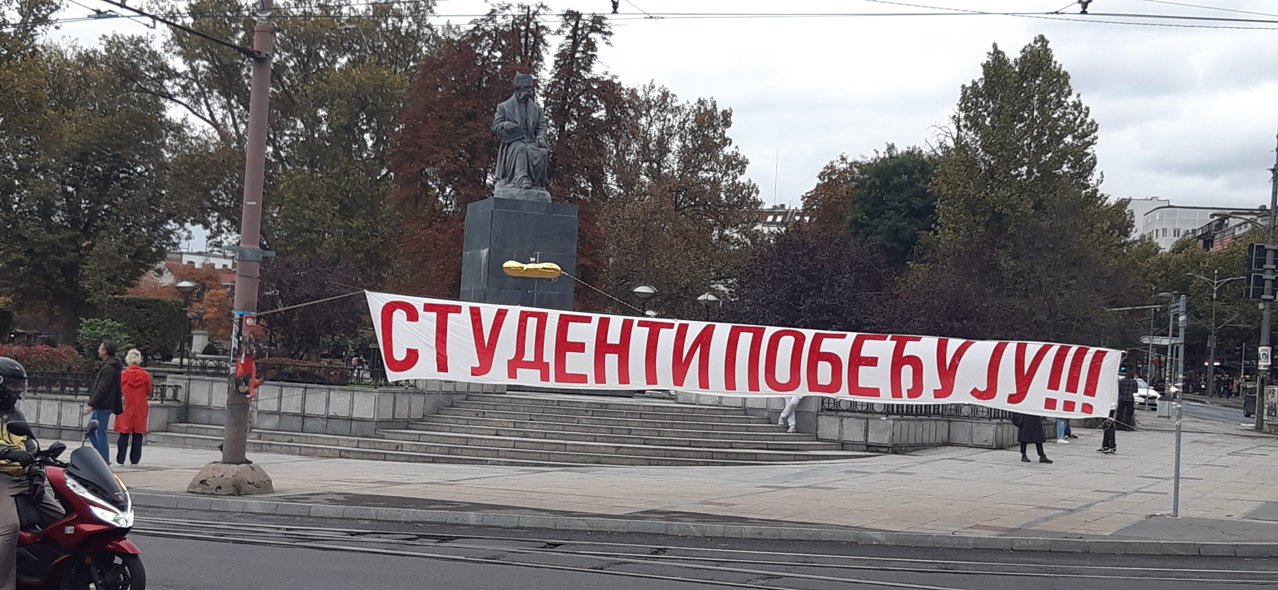 Belgrad’da seçim öncesi Öğrenci Listesi afişi, 22 Ekim 2026